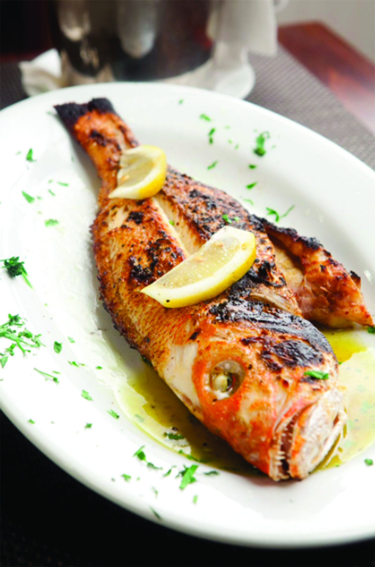 Photo via psari-restaurant.com / Website