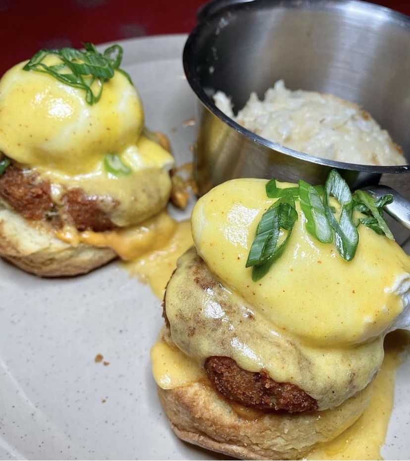 2 sugarfreak crab cake benedict 1