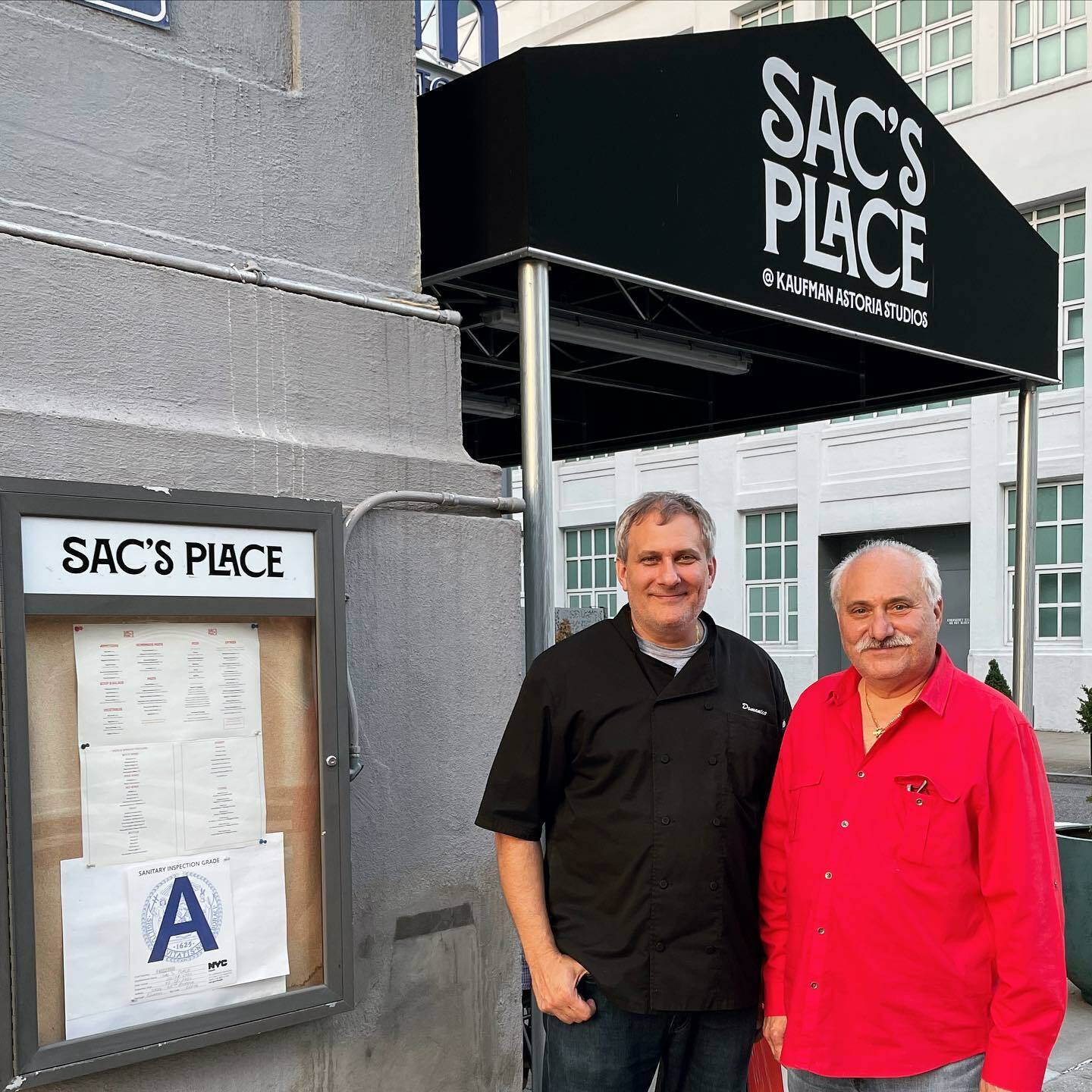 2 sacs exterior with owners 1