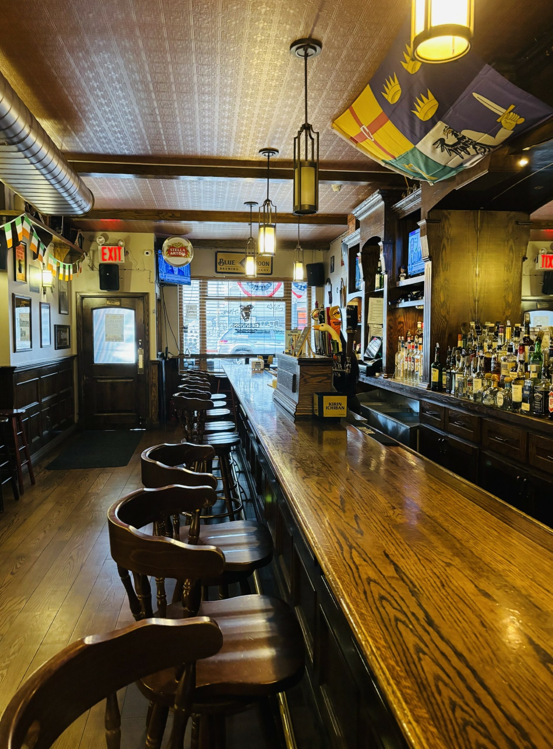 4. Daly's Pub long wooden bar (1)
