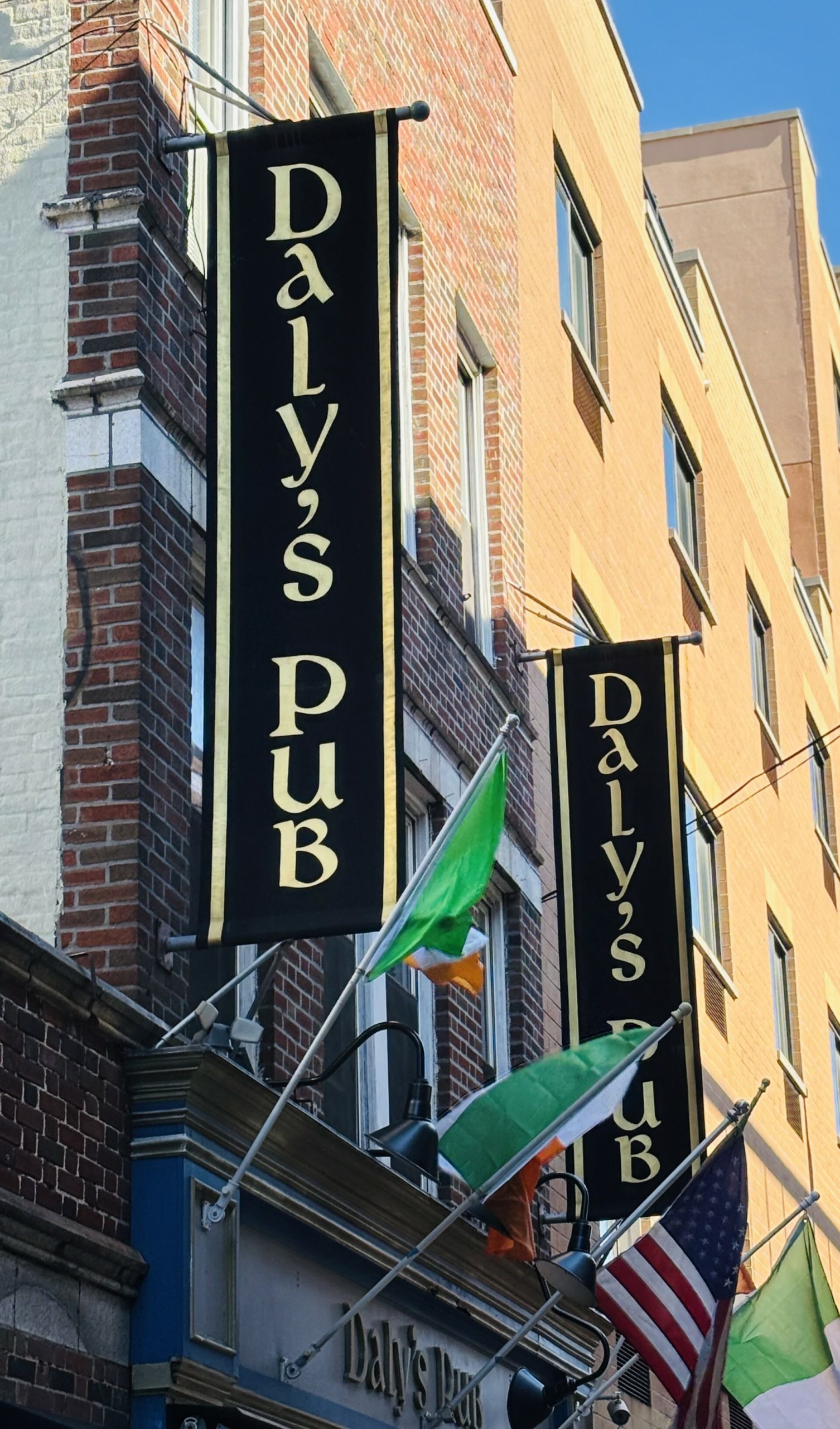 5. Daly's Pub exterior sign (1)