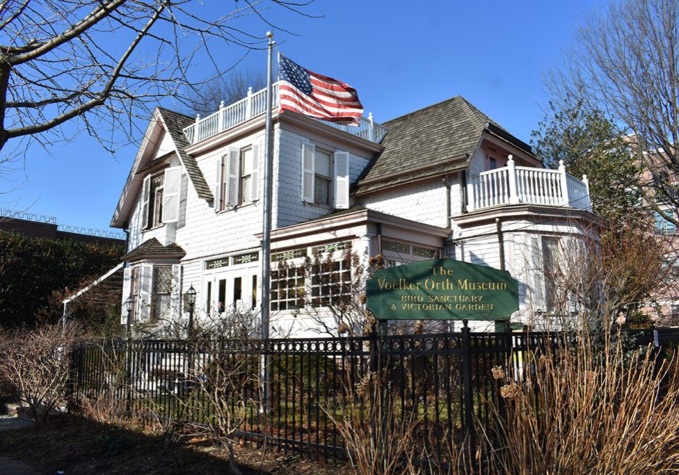 Give_Me_Astoria_image_73235